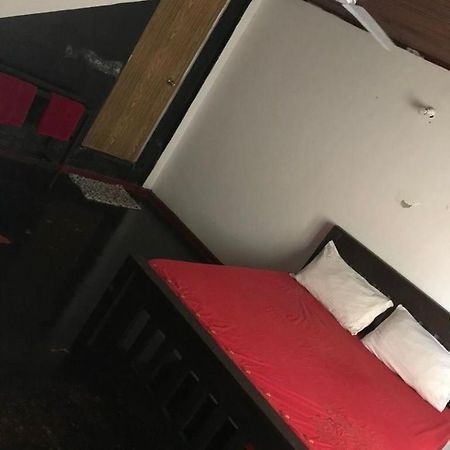 Everest Rooms ピリヤンダラ エクステリア 写真