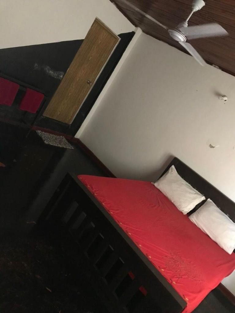 Everest Rooms ピリヤンダラ エクステリア 写真